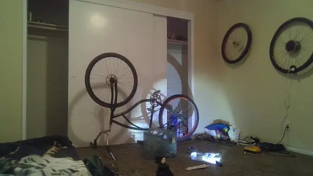 Snapshot of OscarbidD661 chatting on May 9, 1:33 am OscarbidD661 online show from May 9, 1:33 am