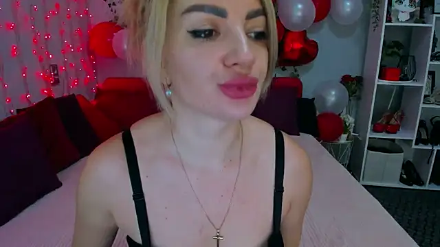 LunaBellucci online show from February 6, 7:02 am