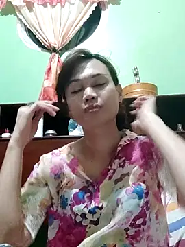 Snapshot of QueenSoreal chatting on October 16, 3:24 pm QueenSoreal online show from October 16, 3:24 pm