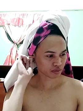 Snapshot of QueenSoreal chatting on November 27, 3:14 pm QueenSoreal online show from November 27, 3:14 pm