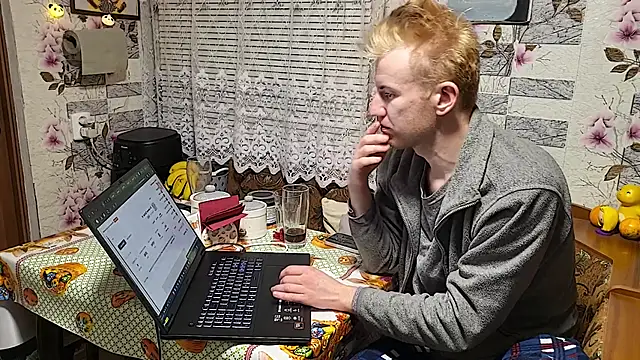 Vuitton online show from April 15, 6:48 pm