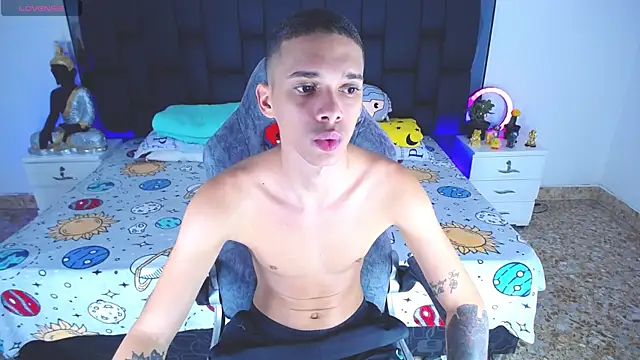 Snapshot of Nice_ButtX chatting on September 17, 3:24 pm Nice ButtX online show from September 17, 3:24 pm