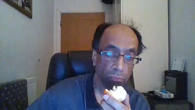 Snapshot of rauncher1 chatting on December 19, 11:56 pm rauncher1 online show from December 19, 11:56 pm