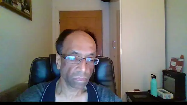 Snapshot of rauncher1 chatting on February 7, 12:58 am rauncher1 online show from February 7, 12:58 am