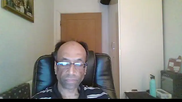 Snapshot of rauncher1 chatting on February 8, 12:36 am rauncher1 online show from February 8, 12:36 am