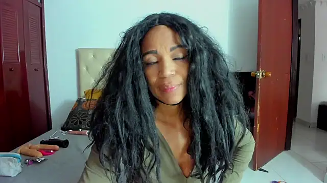 Snapshot of LUISSA_ chatting on March 8, 12:20 pm LUISSA online show from March 8, 12:20 pm
