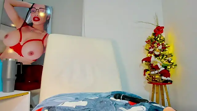 Snapshot of SQUIRTINGQUEEN11 chatting on December 15, 4:51 am SQUIRTINGQUEEN11 online show from December 15, 4:51 am