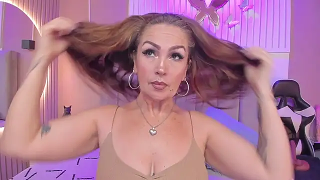 Snapshot of chantall1375 chatting on June 10, 3:39 am chantall1375 online show from June 10, 3:39 am