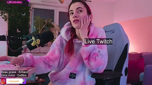 Snapshot of Indriya2x0 chatting on November 10, 9:14 pm Indriya2x0 online show from November 10, 9:14 pm