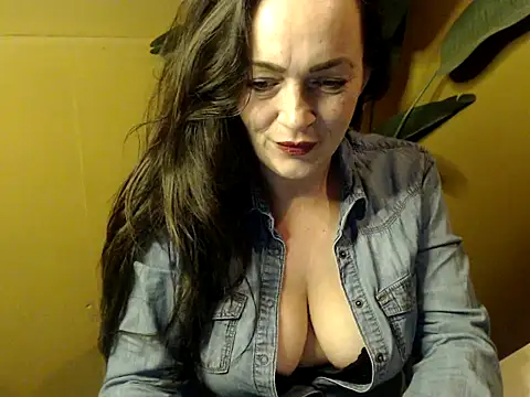 Snapshot of cloe85nl chatting on December 18, 1:34 pm cloe85nl online show from December 18, 1:34 pm