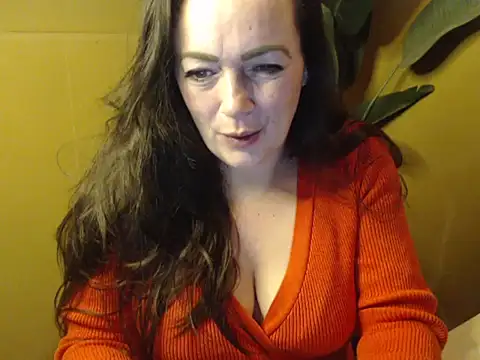 Snapshot of cloe85nl chatting on December 27, 10:23 am cloe85nl online show from December 27, 10:23 am
