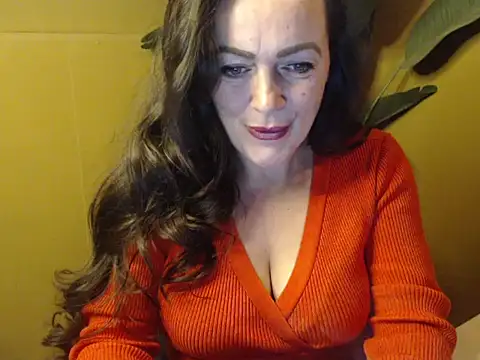 Snapshot of cloe85nl chatting on December 28, 10:47 am cloe85nl online show from December 28, 10:47 am