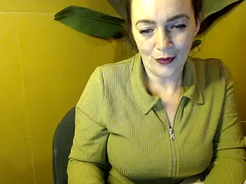 Snapshot of cloe85nl chatting on February 12, 7:13 pm cloe85nl online show from February 12, 7:13 pm