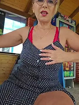 Snapshot of elacoquette chatting on July 3, 3:18 pm elacoquette online show from July 3, 3:18 pm