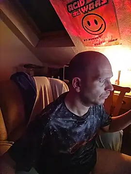 Snapshot of hardcap chatting on November 3, 8:32 pm hardcap online show from November 3, 8:32 pm