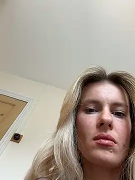 DollyDripp online show from May 8, 10:09 am