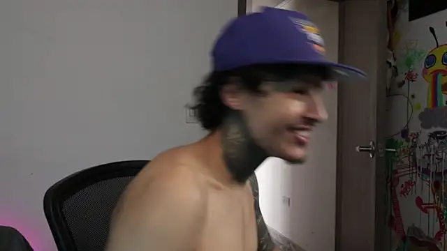 trieone online show from March 13, 3:18 pm