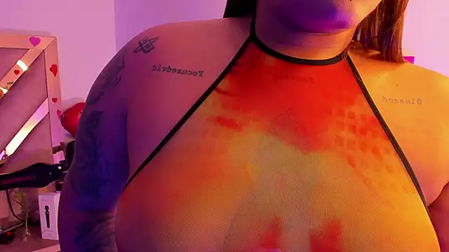 Snapshot of Victoria14_ chatting on February 17, 12:21 am Victoria14 online show from February 17, 12:21 am