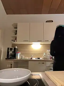 Viola Beck online show from February 18, 6:15 pm