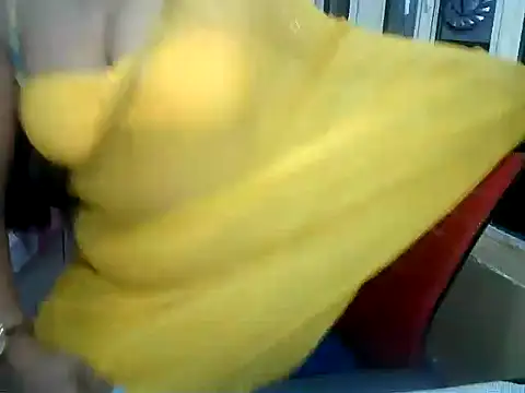 Snapshot of yourradhika chatting on November 6, 6:42 pm yourradhika online show from November 6, 6:42 pm