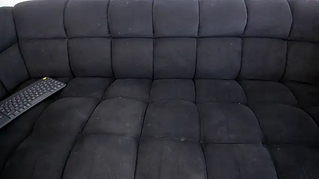 emilyhills  online show from October 22, 7:57 pm