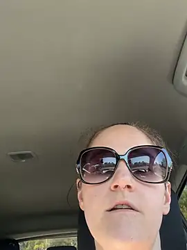 lolabunny9 online show from February 6, 7:06 pm