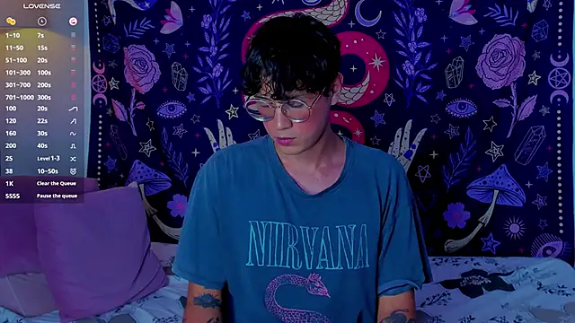 Snapshot of LeaneSeb chatting on December 5, 1:25 am LeaneSeb online show from December 5, 1:25 am