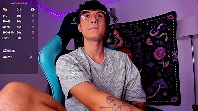 Snapshot of LeaneSeb chatting on December 23, 6:27 pm LeaneSeb online show from December 23, 6:27 pm