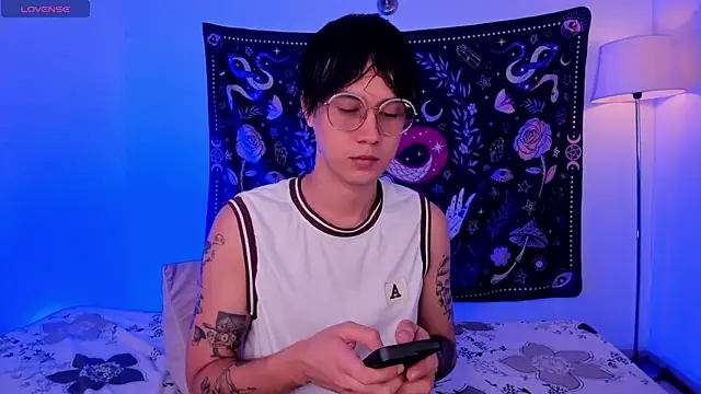 Snapshot of LeaneSeb chatting on February 28, 6:41 pm LeaneSeb online show from February 28, 6:41 pm