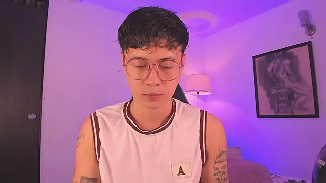 Snapshot of LeaneSeb chatting on October 2, 3:35 am LeaneSeb online show from October 2, 3:35 am