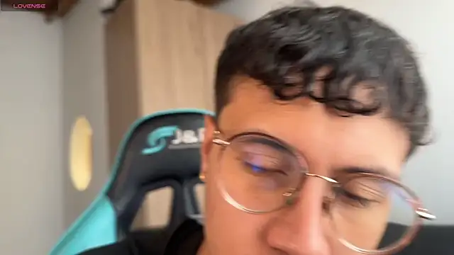 LeaneSeb online show from April 4, 2:47 pm