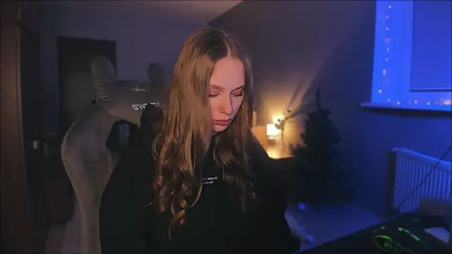 Snapshot of Rachel_Ro chatting on December 16, 1:21 am Rachel Ro online show from December 16, 1:21 am