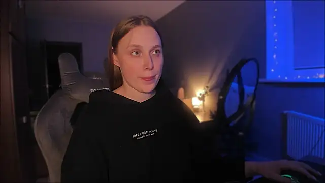 Snapshot of Rachel_Ro chatting on December 16, 11:28 pm Rachel Ro online show from December 16, 11:28 pm