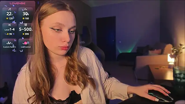 Snapshot of Rachel_Ro chatting on December 20, 6:40 am Rachel Ro online show from December 20, 6:40 am