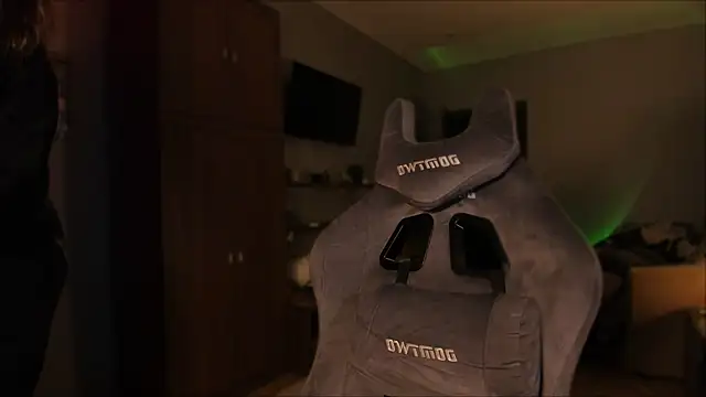 Snapshot of Rachel_Ro chatting on January 18, 2:36 am Rachel Ro online show from January 18, 2:36 am