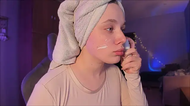 Snapshot of Rachel_Ro chatting on January 23, 6:06 am Rachel Ro online show from January 23, 6:06 am