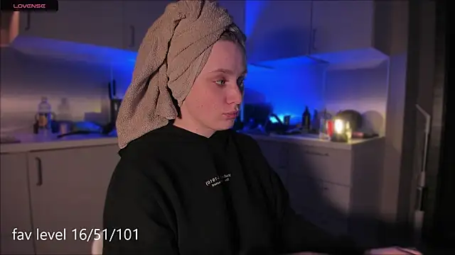 Snapshot of Rachel_Ro chatting on September 28, 1:44 am Rachel Ro online show from September 28, 1:44 am