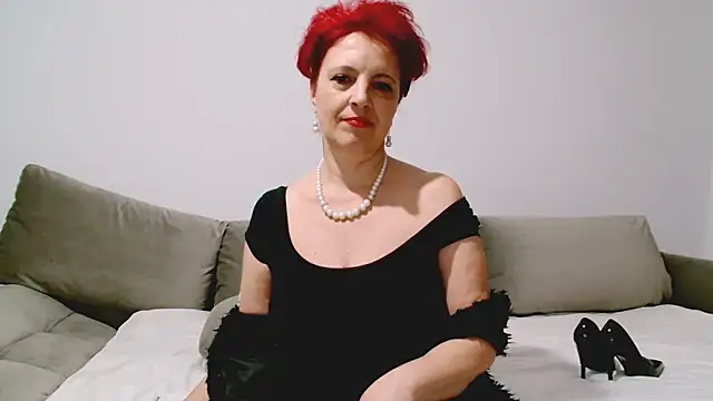 Snapshot of MilfSupreme chatting on January 6, 9:07 pm MilfSupreme online show from January 6, 9:07 pm