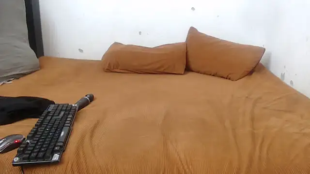 Snapshot of XHotJuicyBootyXX chatting on March 22, 8:18 am XHotJuicyBootyXX online show from March 22, 8:18 am