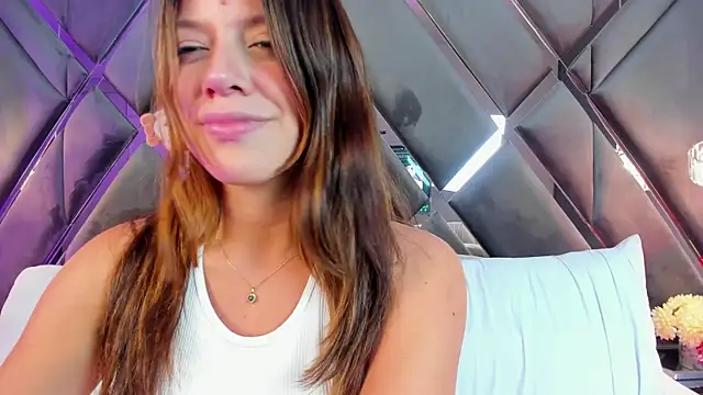 Snapshot of emperatriz_reyes chatting on March 5, 3:18 am emperatriz reyes online show from March 5, 3:18 am