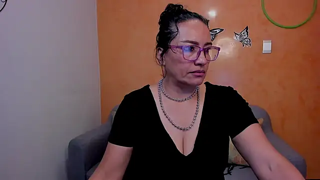 scarlet wet online show from April 10, 9:41 pm