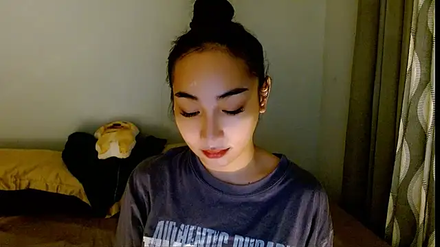 SweetLilly 18 online show from March 29, 5:07 am