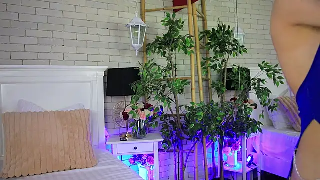 EmillyBronte online show from January 7, 8:33 pm