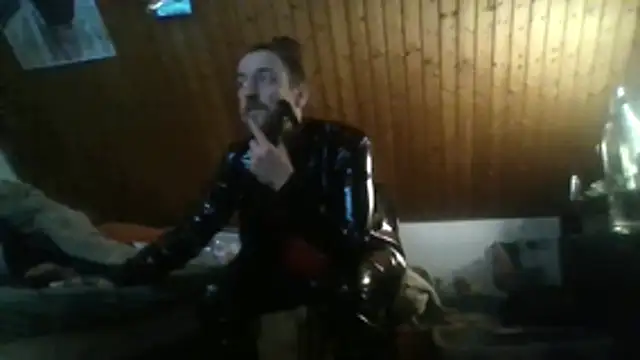 Snapshot of Genius1606 chatting on December 14, 1:33 am Genius1606 online show from December 14, 1:33 am