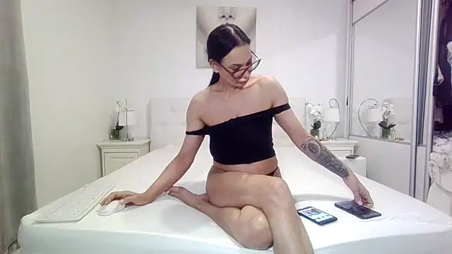 alisonya1 online show from April 15, 4:08 am