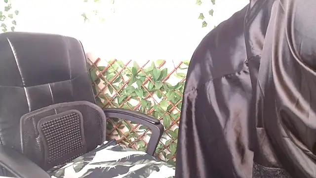 Black Monster Tits online show from February 14, 4:59 pm