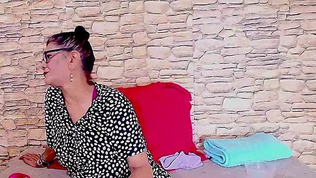 IndianAllure online show from December 18, 5:35 am