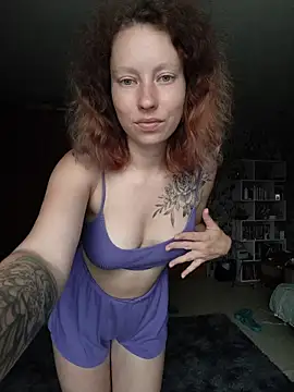 Snapshot of Frost_foxy chatting on July 6, 4:31 am Frost foxy online show from July 6, 4:31 am