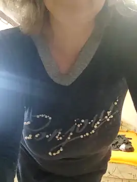 Snapshot of Elza01 chatting on December 24, 7:17 am Elza01 online show from December 24, 7:17 am