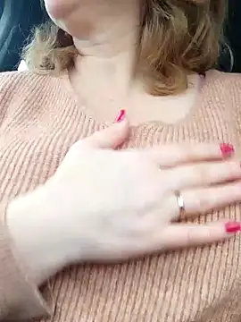 Snapshot of Elza01 chatting on February 2, 6:37 am Elza01 online show from February 2, 6:37 am